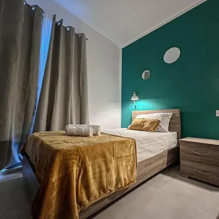 3 Person With Balcony - By Solea Apartment